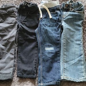 Boys 2t jeans bundle of 4 in very good condition